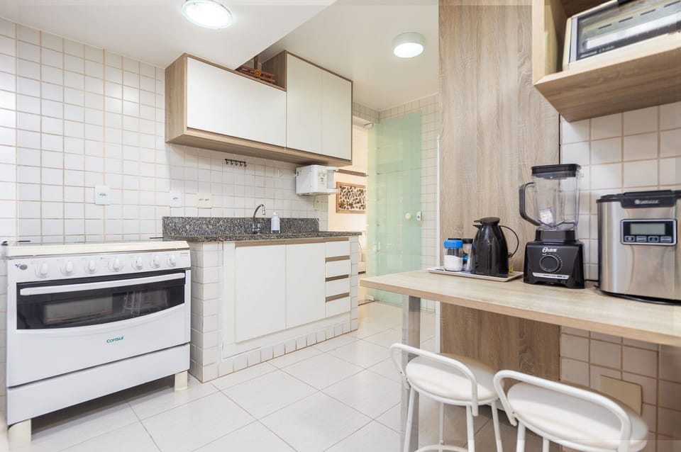 Deluxe House, 4 Bedrooms, Air conditioning | Private kitchen | Fridge, microwave, oven, stovetop