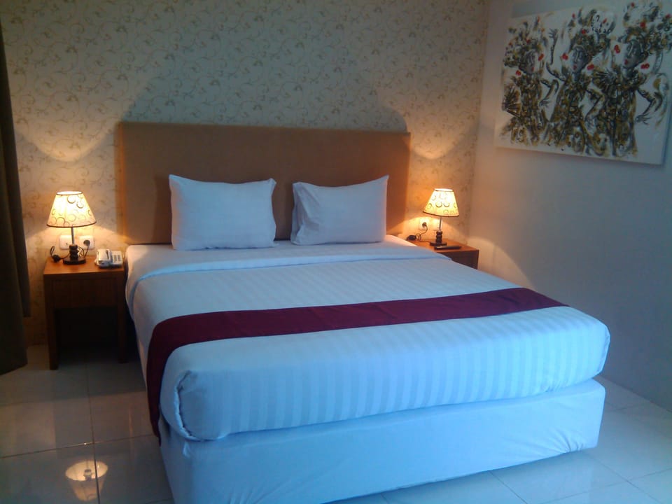Premium bedding, desk, rollaway beds (surcharge), WiFi (free)