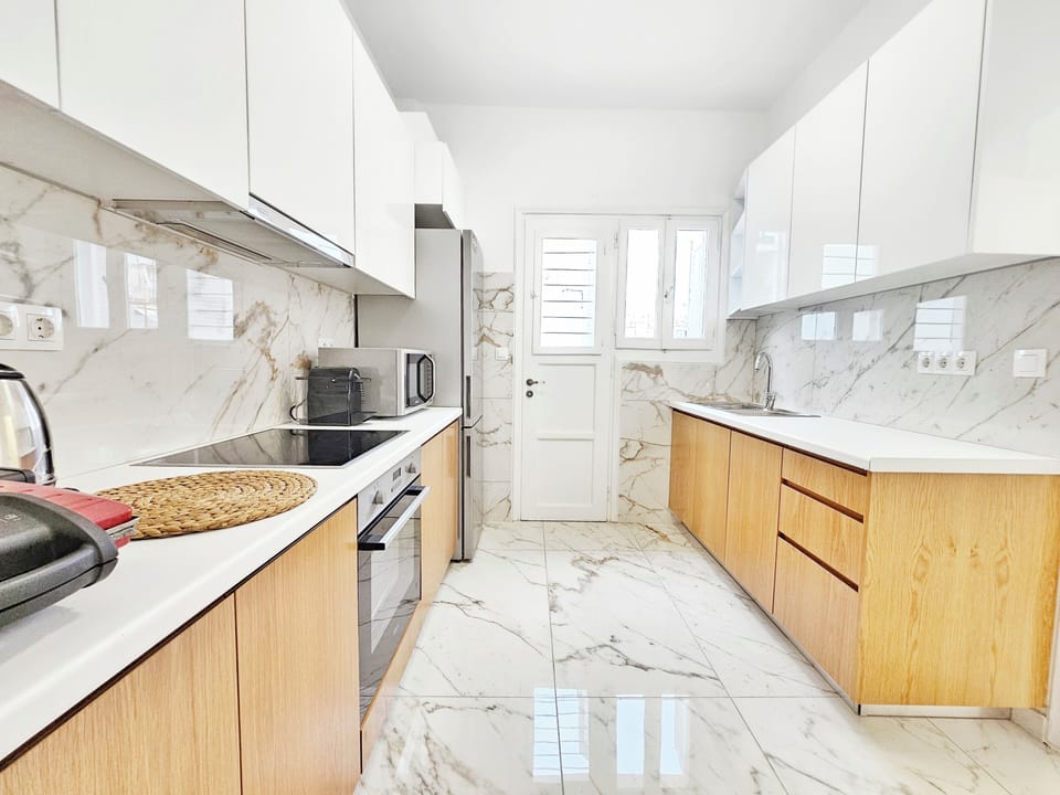 Deluxe Apartment, City View | Private kitchen | Espresso maker, coffee/tea maker, electric kettle
