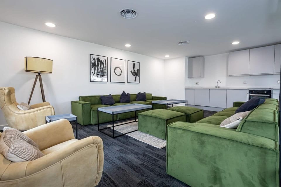 Apartment | Living area | TV