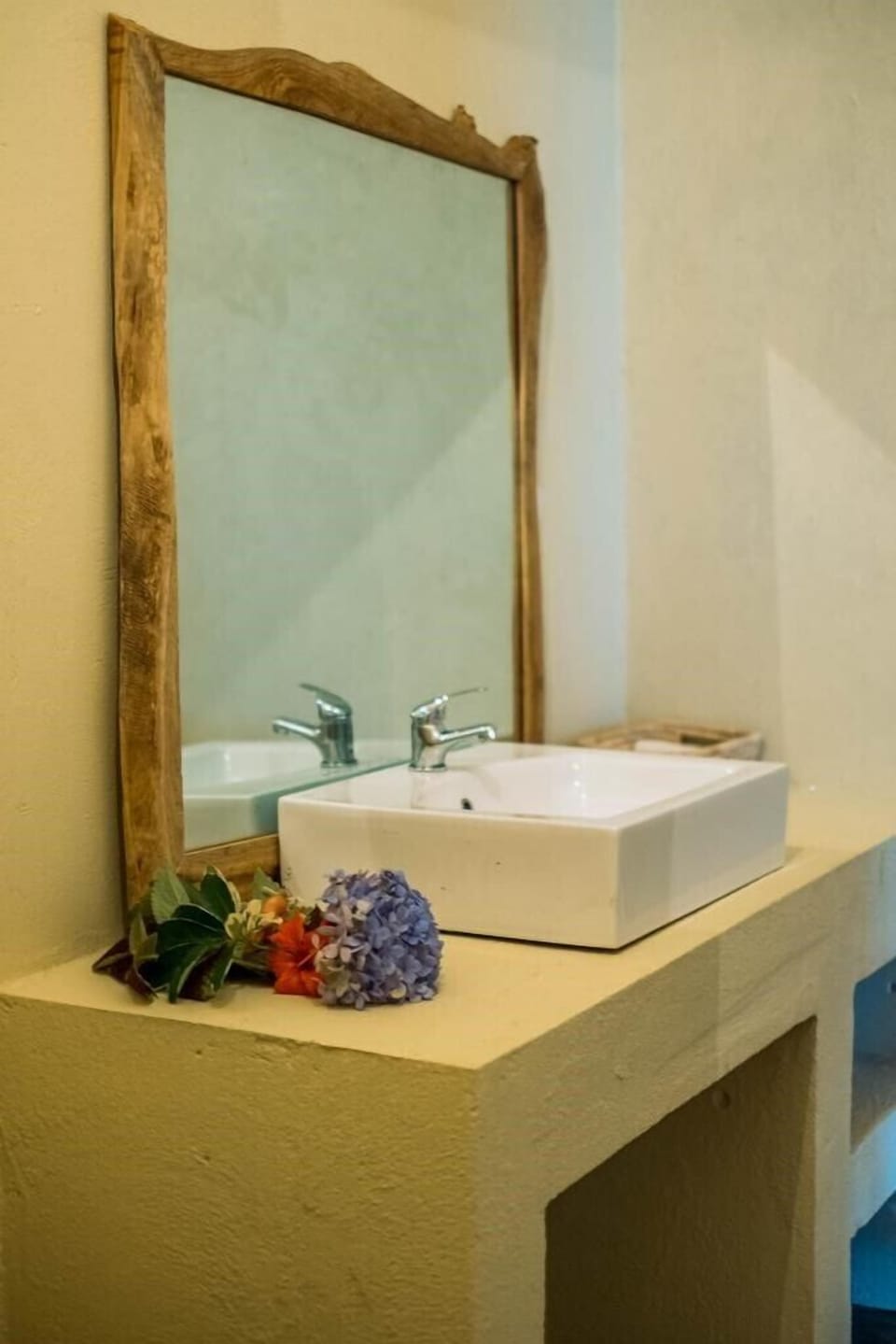 Deluxe Double Room, Mountain View | Bathroom | Free toiletries, towels, soap, shampoo