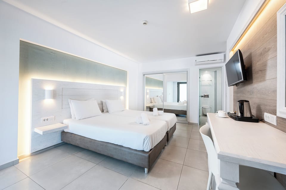 In-room safe, soundproofing, free cribs/infant beds, bed sheets