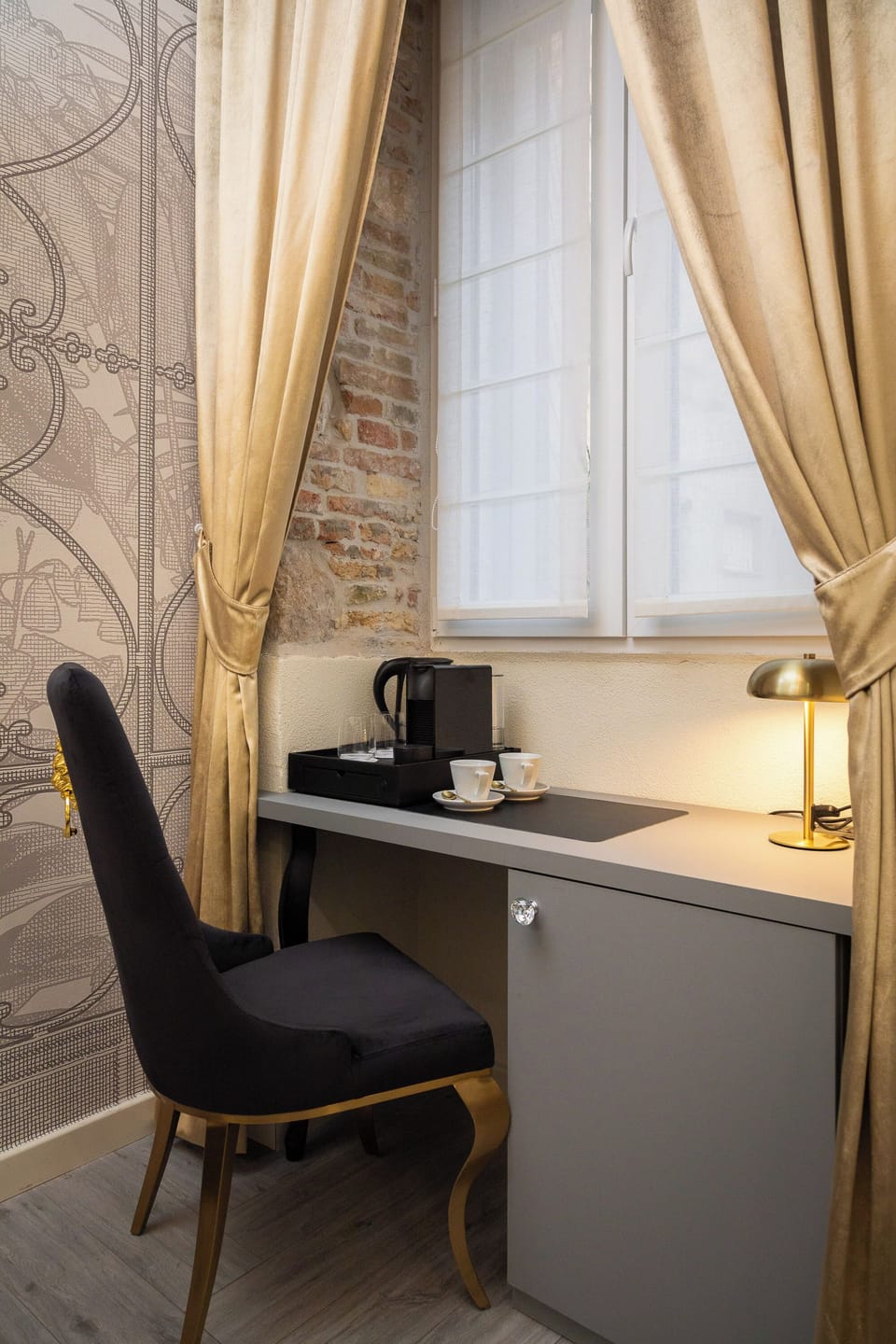 Design Room, Courtyard View 1 | In-room safe, desk, laptop workspace, soundproofing