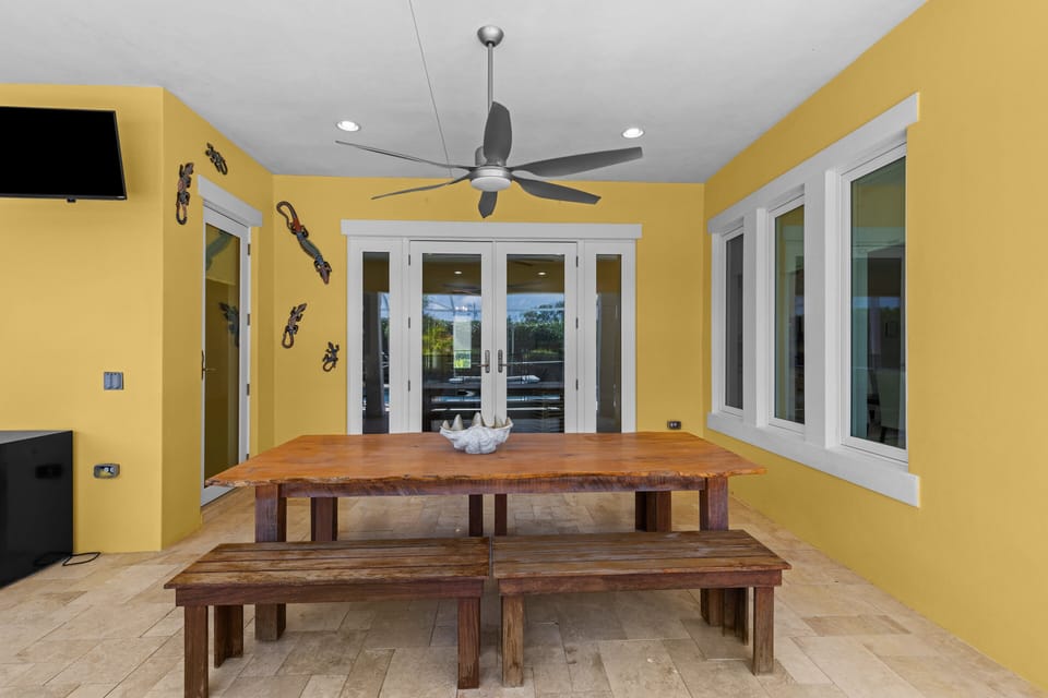 House, Multiple Beds, Pool Access, Pool View (Sunrise Island Retreat) | Dining