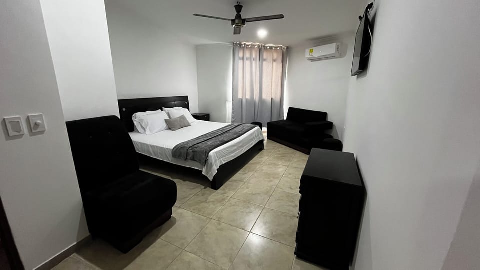 Deluxe Room | Soundproofing, WiFi (free), bed sheets