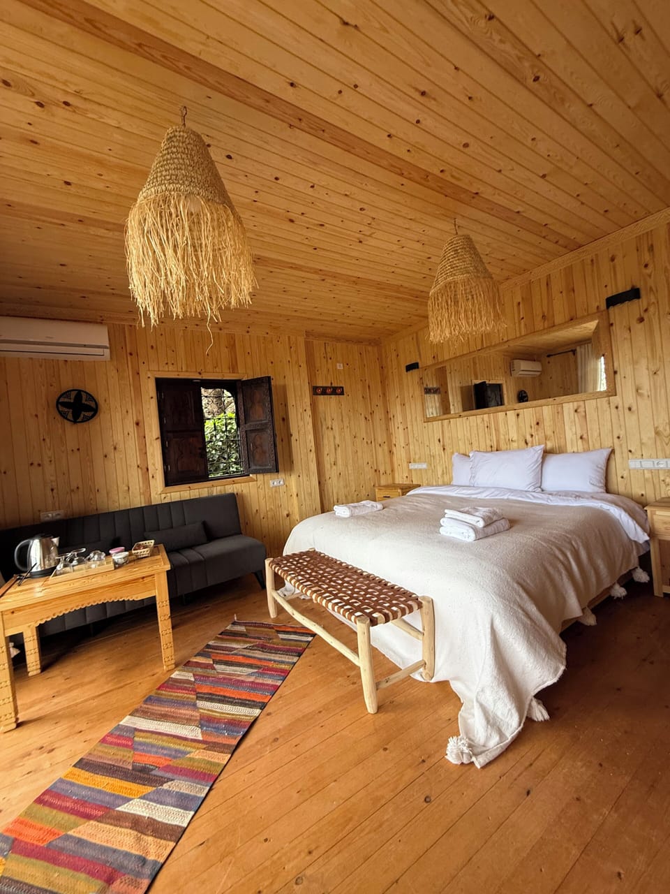 Deluxe Bungalow | Living area