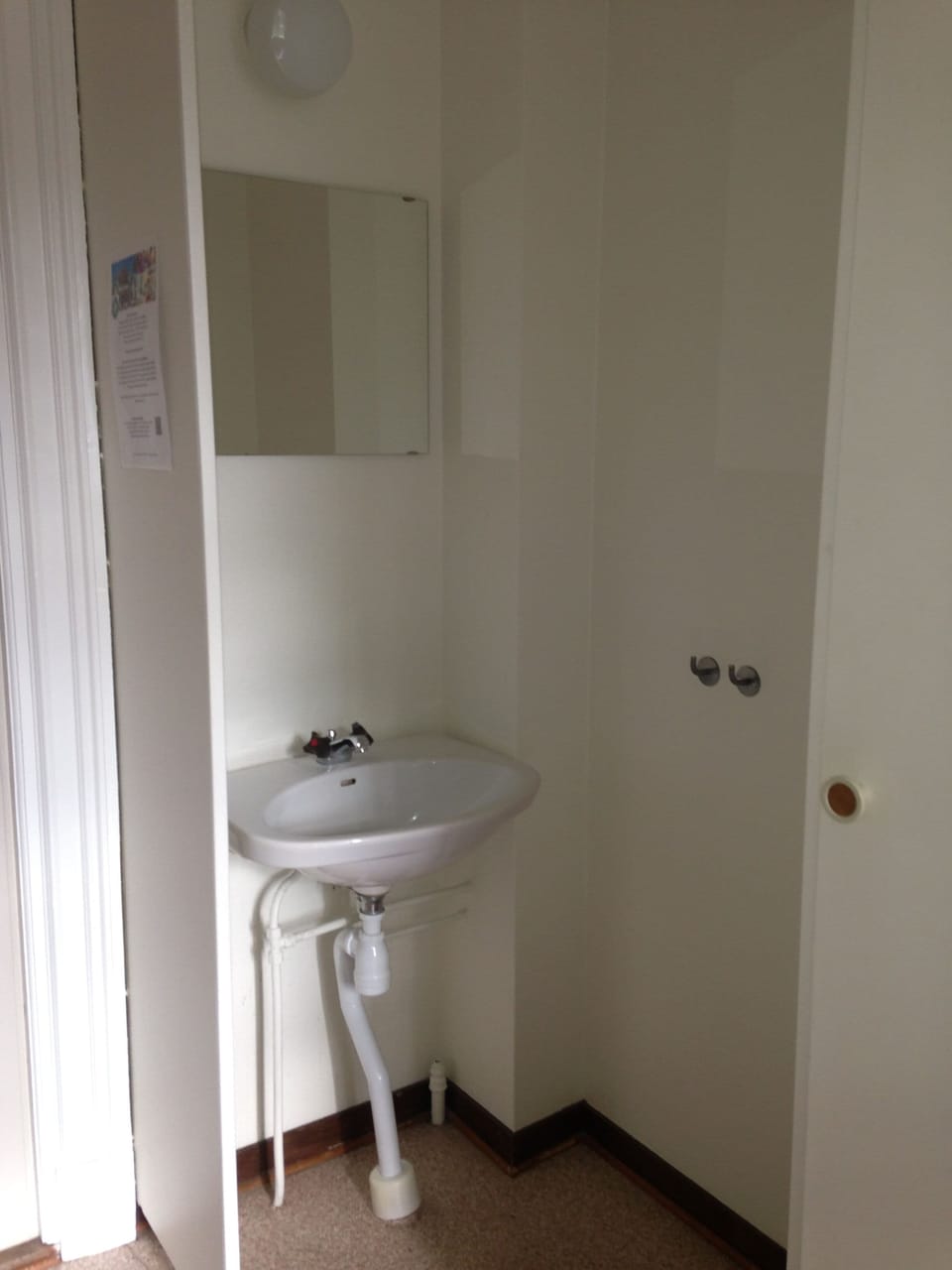 Basic Twin Room (Linen/towel not included ) | WiFi (free)