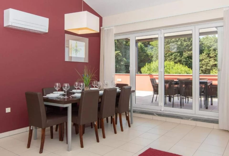 Apartment (Two Bedroom Apartment) | Living room | 32-inch flat-screen TV with cable channels