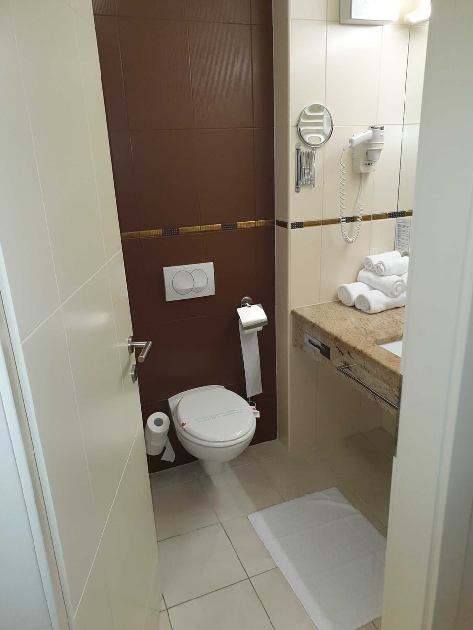 Apartment (Two Bedroom Apartment) | Bathroom | Towels