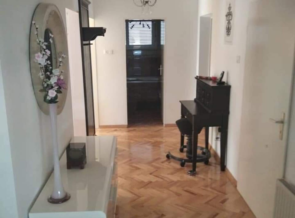 House (Five Bedroom Holiday Home with Terrac) | Lobby