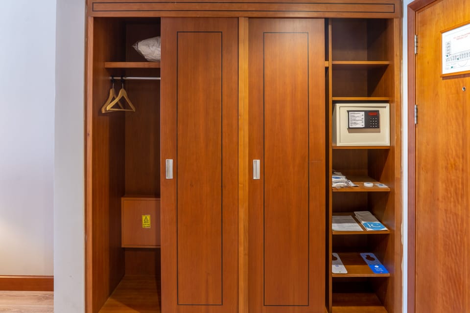 Junior Suite, 1 Queen Bed | Wardrobe