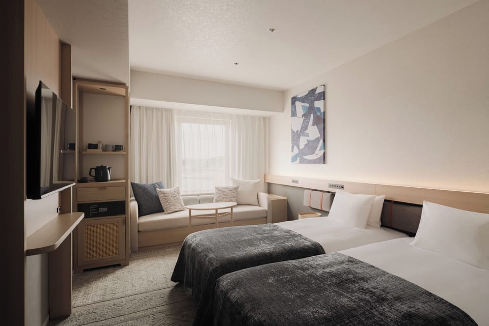 In-room safe, iron/ironing board, WiFi (free), bed sheets