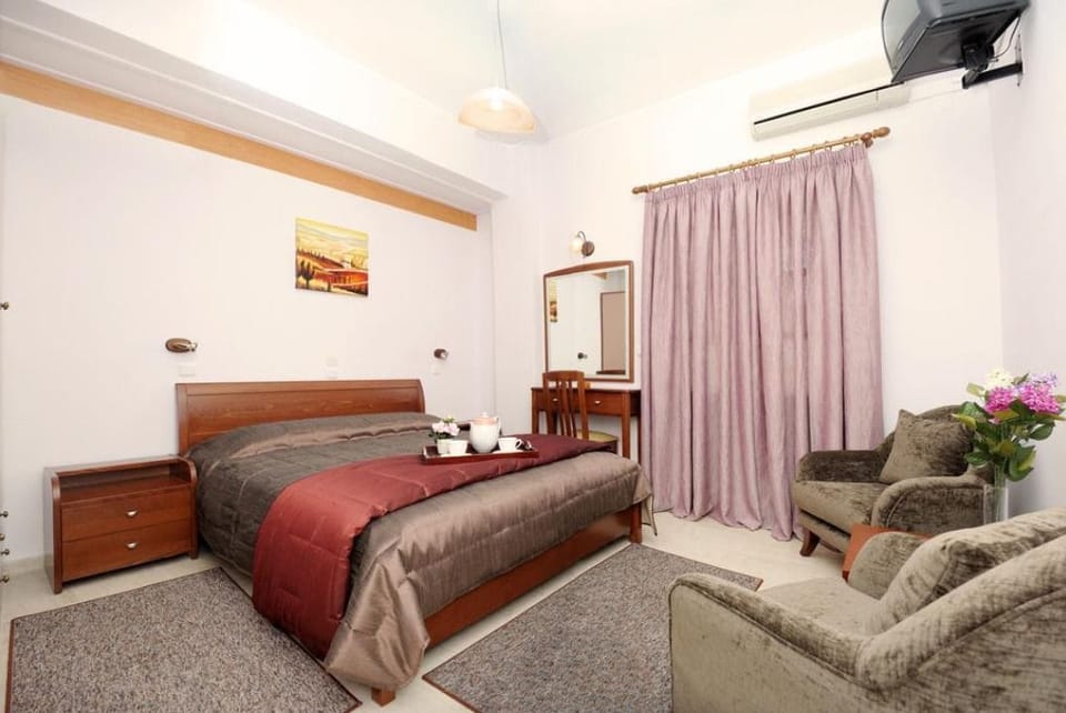 Double or Twin Room | Soundproofing, free cribs/infant beds, free WiFi, bed sheets