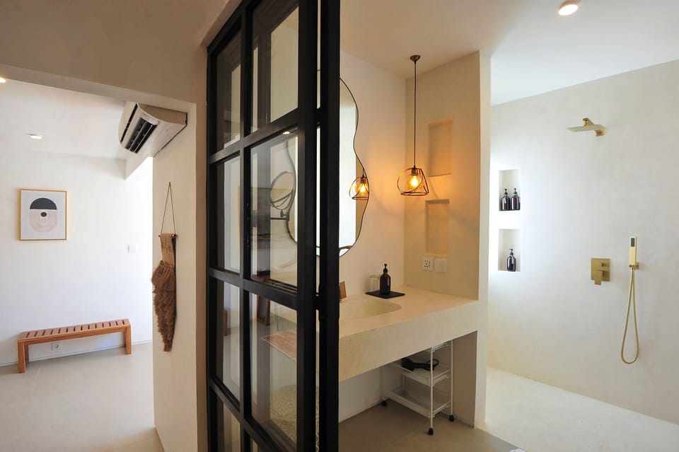 Deluxe Suite | Desk, laptop workspace, iron/ironing board, free WiFi
