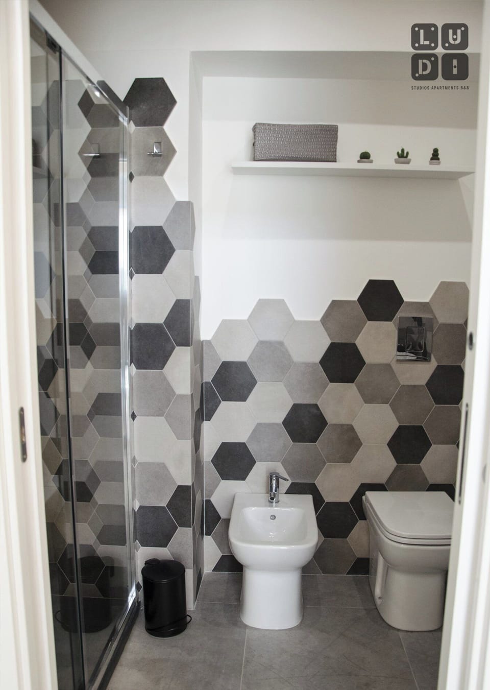 Studio, 1 Queen Bed with Sofa bed, Kitchenette | Bathroom | Bidet