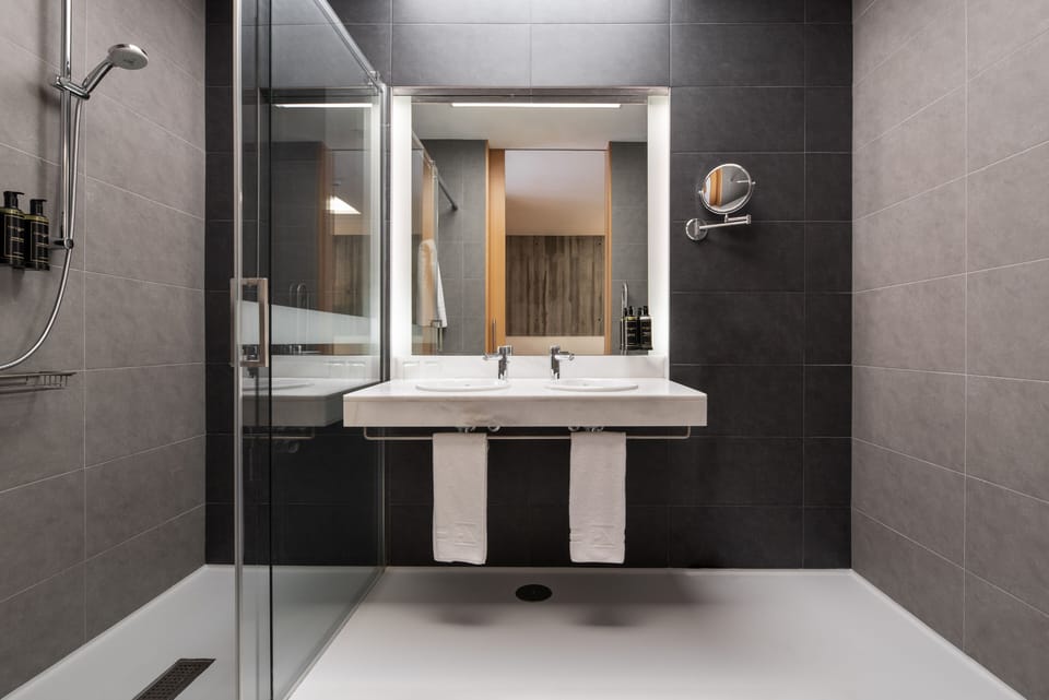 Shower, eco-friendly toiletries, hair dryer