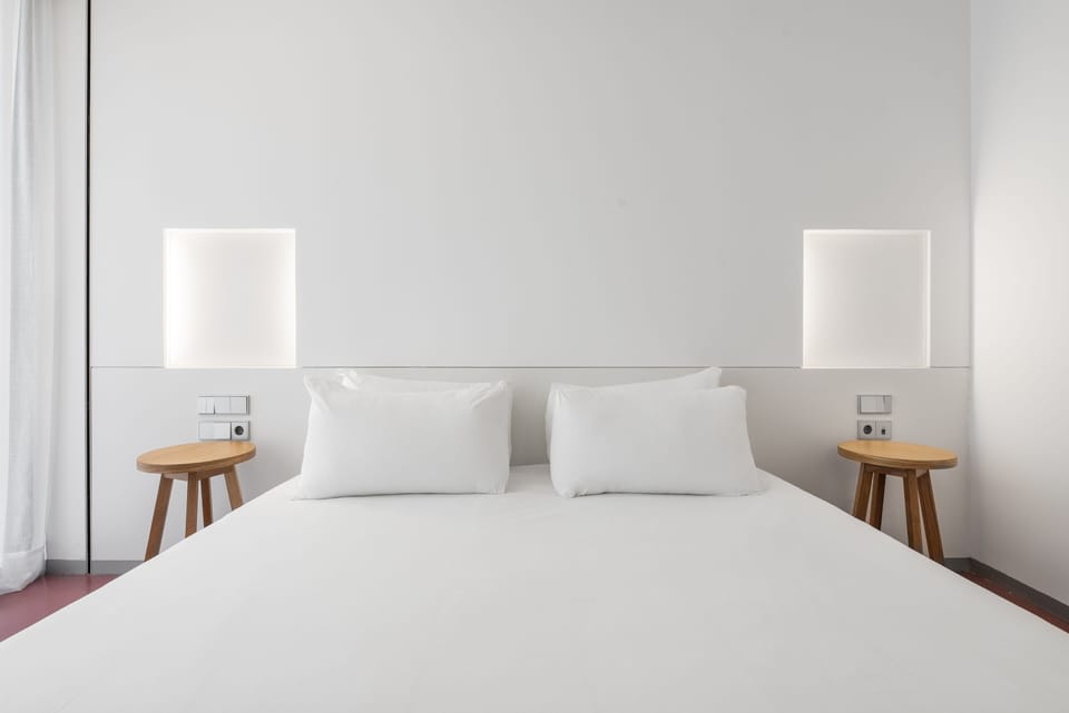 Deluxe Double Room | Minibar, in-room safe, desk, blackout drapes