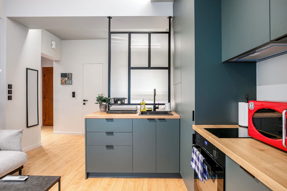 Studio, 1 Double Bed, Balcony, City View | Private kitchen | Full-size fridge, microwave, oven, stovetop