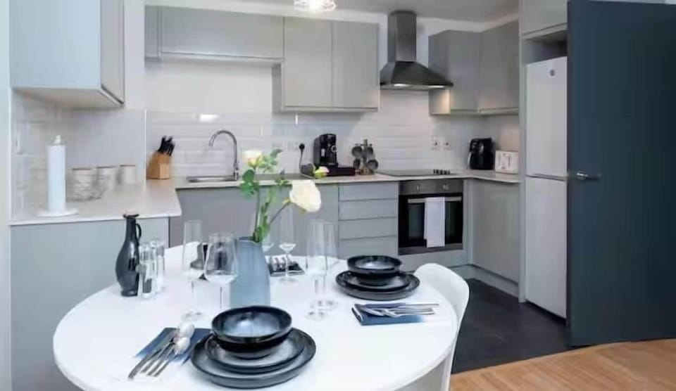 House | In-room dining