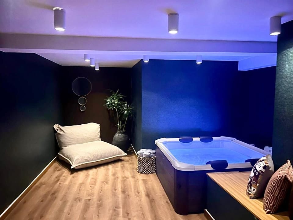 Luxury Apartment | Jetted tub