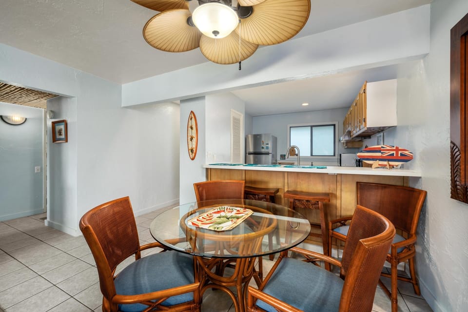 Condo, 2 Bedrooms | Dining