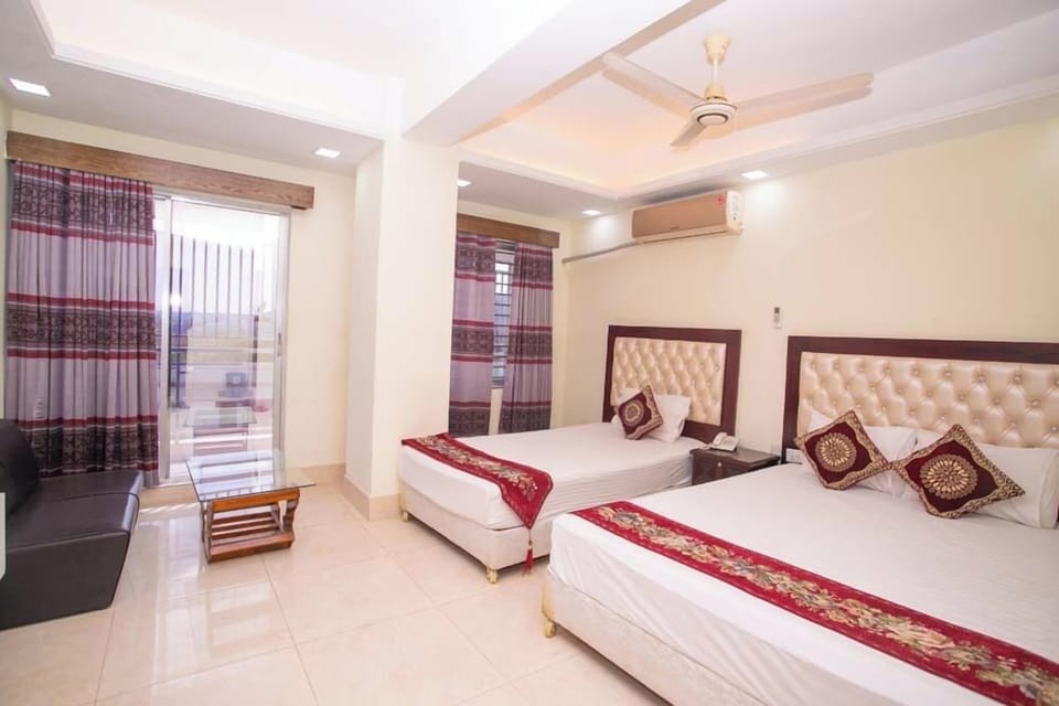 Business Double Room, Balcony | Desk, free WiFi