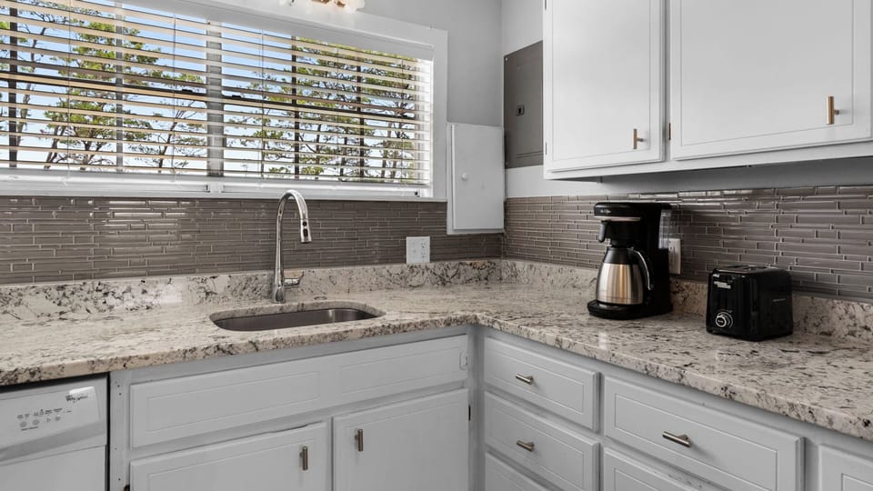 House, Multiple Beds, Pool Access, Pool View (Coastal Charm) | Private kitchen | Fridge, microwave, oven, stovetop