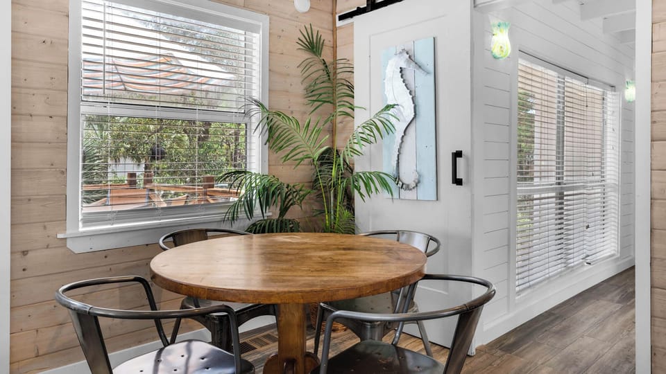 House, Multiple Beds, Pool Access, Pool View (Coastal Charm) | Dining