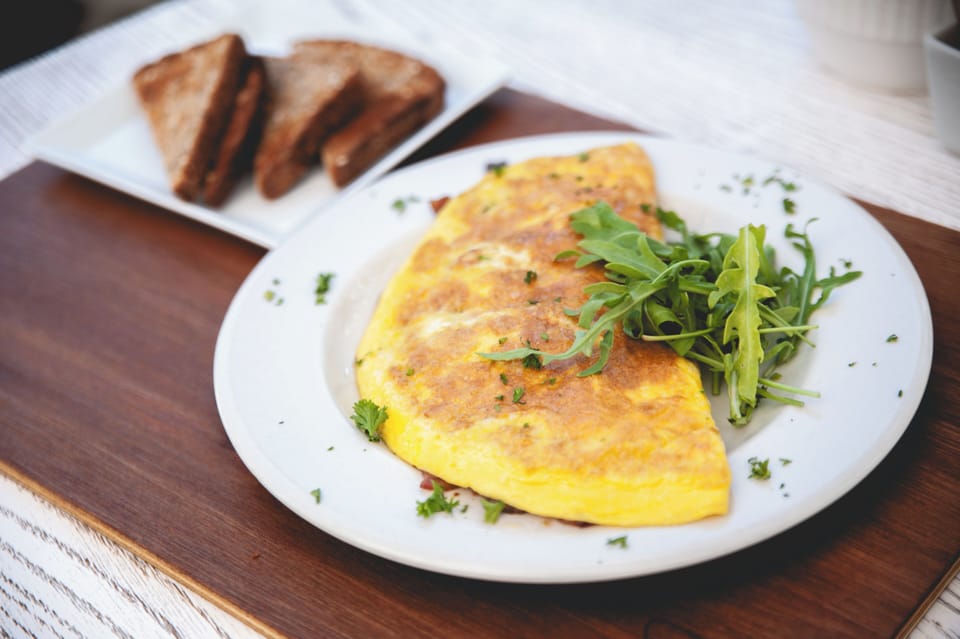 Daily full breakfast (ZAR 200 per person)