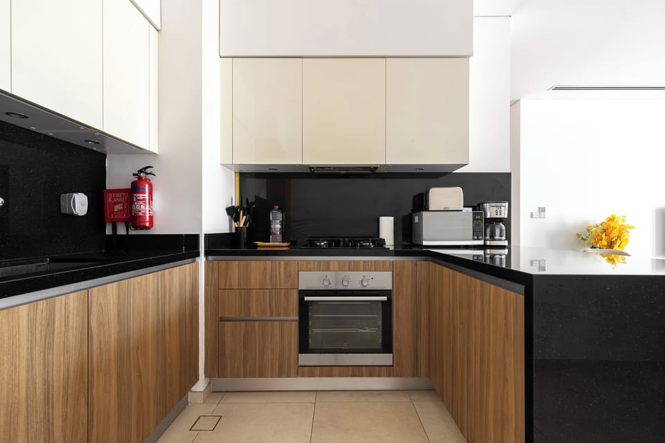 Comfort Apartment, Non Smoking, City View | Private kitchen | Full-size fridge, microwave, oven, stovetop