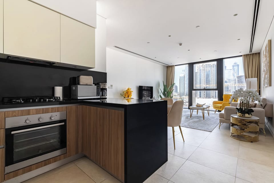 Comfort Apartment, Non Smoking, City View | Private kitchen | Full-size fridge, microwave, oven, stovetop