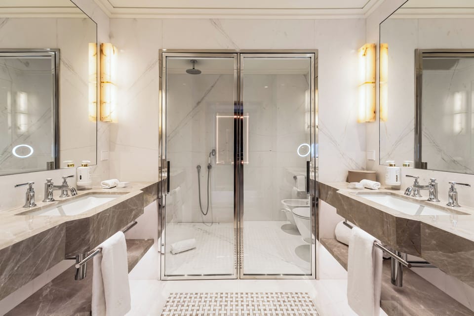 Prestige Garden View Room | Bathroom | Free toiletries, hair dryer, bathrobes, slippers