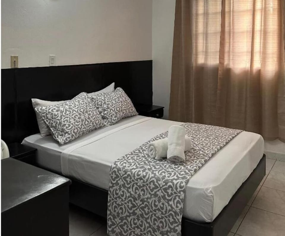 Standard Double Room | Desk, WiFi (free), bed sheets