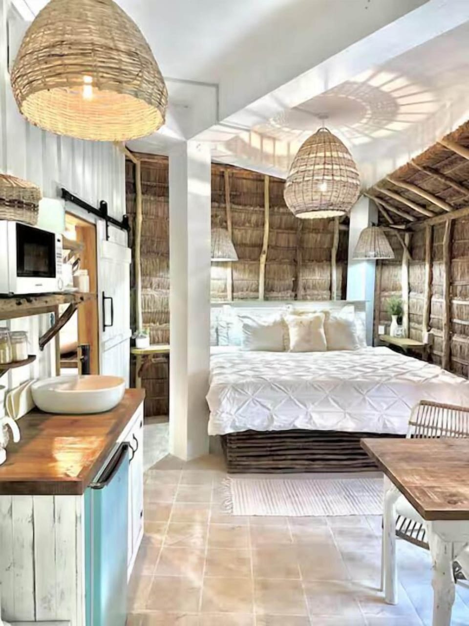 Superior Studio Suite, 1 King Bed | Free WiFi, bed sheets
