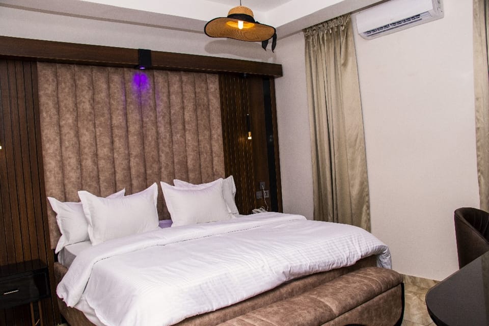 Deluxe Room | Desk, laptop workspace, free WiFi