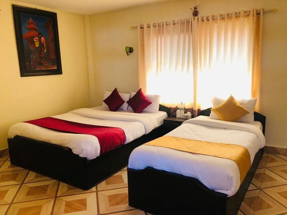 Deluxe Triple Room | Desk, free WiFi, bed sheets