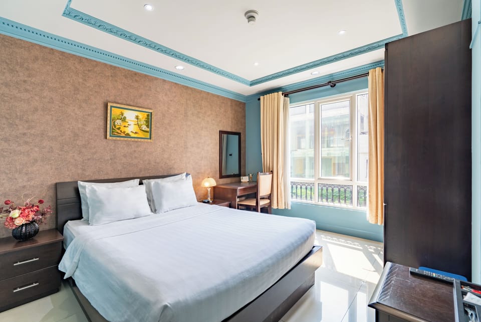 Superior Suite, City View | In-room safe, desk, blackout drapes, soundproofing
