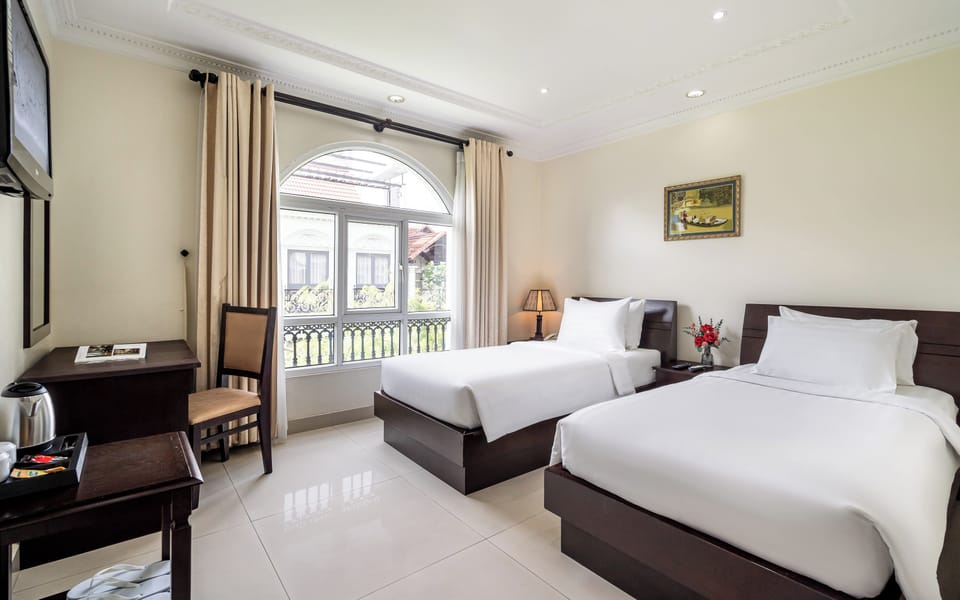 Junior Double or Twin Room, City View | In-room safe, desk, blackout drapes, soundproofing