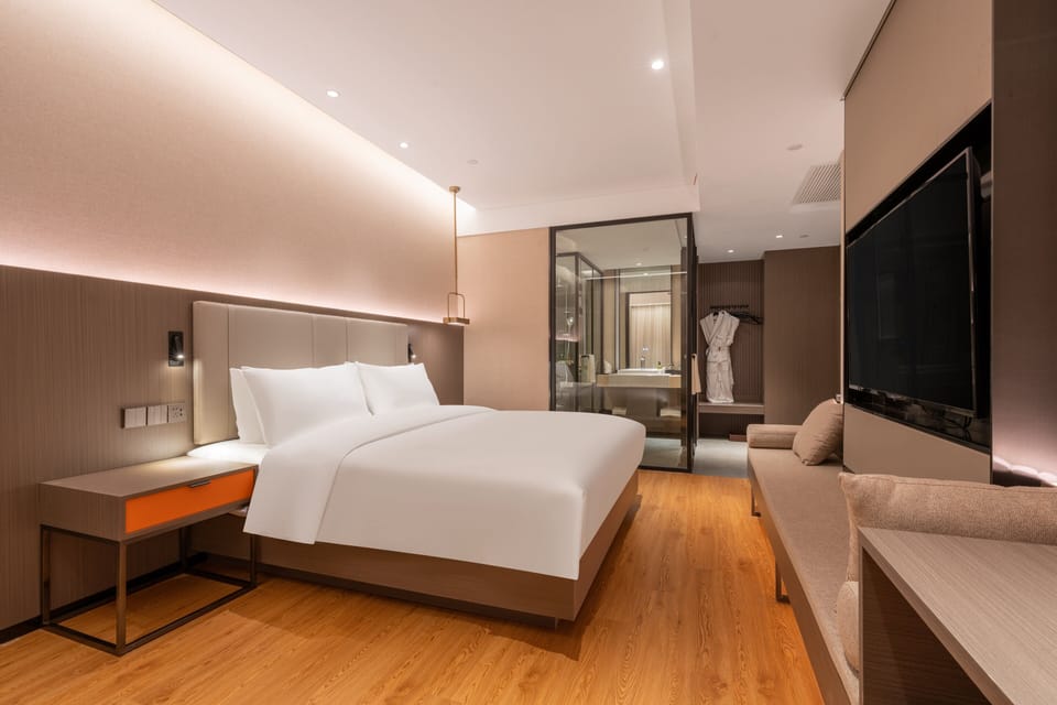 Comfort Double Room | Laptop workspace, blackout drapes, WiFi (free)
