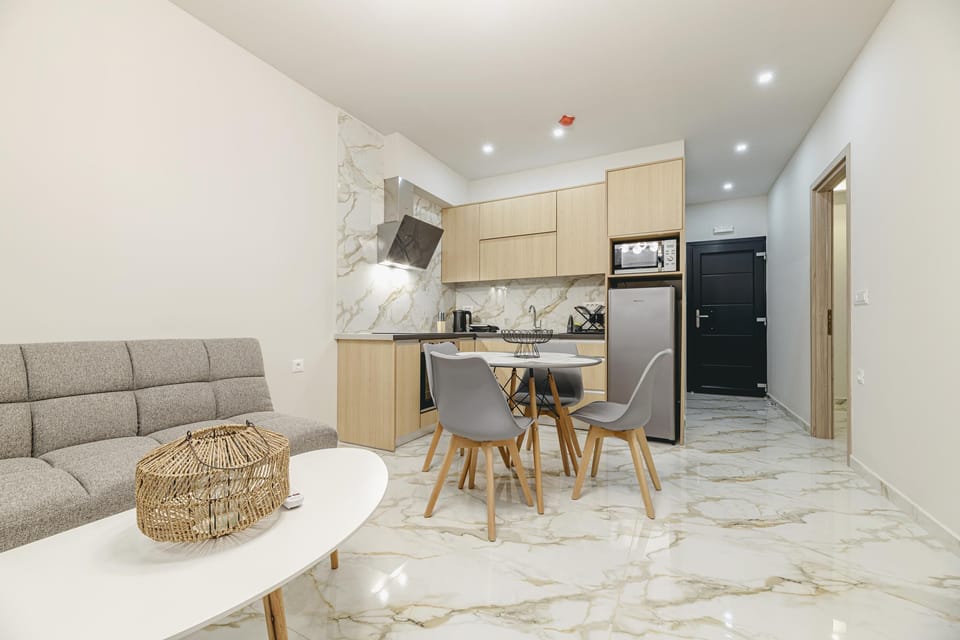 Suite, 2 Bedrooms | Private kitchen | Fridge, microwave, oven, stovetop