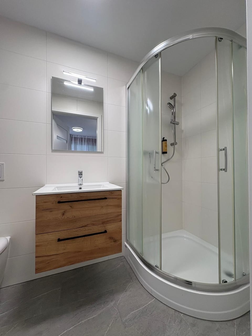 Shower, rainfall showerhead, hair dryer, towels