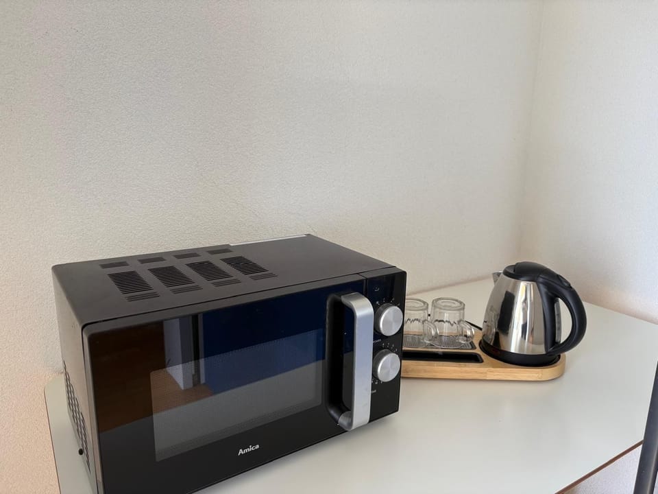 Superior Studio, Balcony, Lake View | Private kitchen