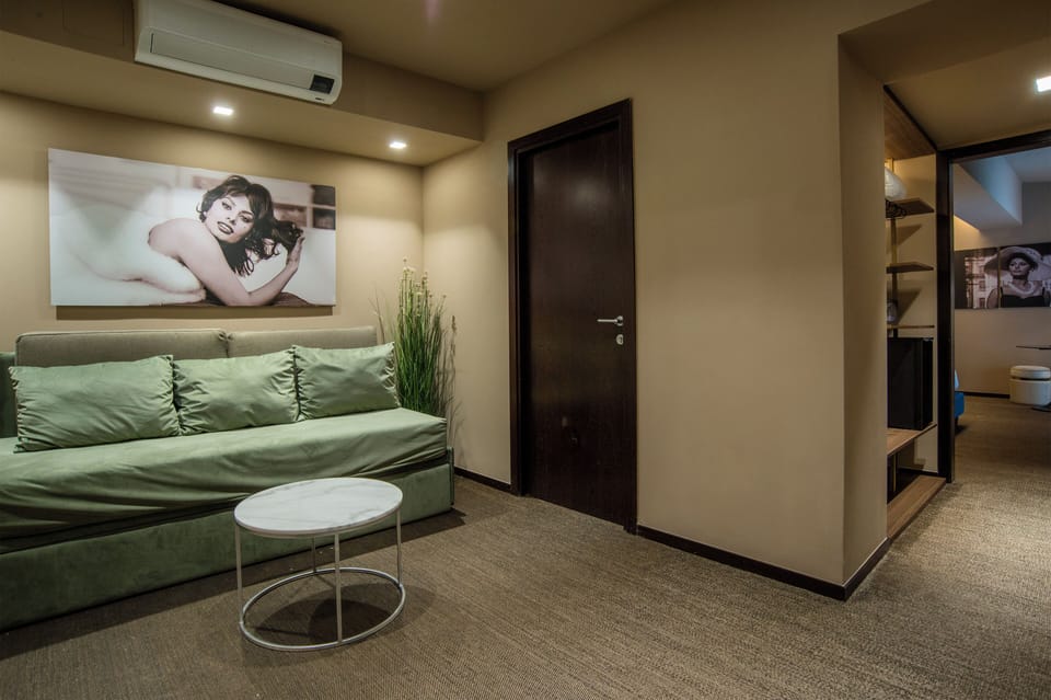 Luxury Room, Balcony | In-room safe, WiFi (free)