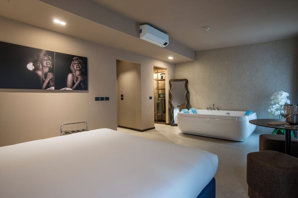 Luxury Suite, City View | In-room safe, WiFi (free)