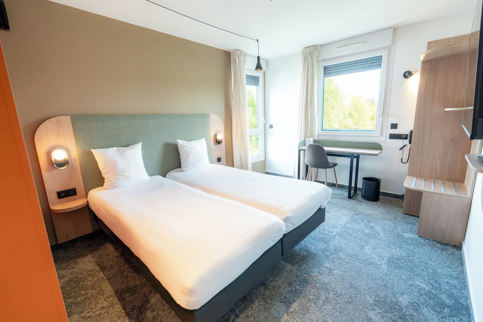Twin Room | Premium bedding, desk, laptop workspace, blackout drapes