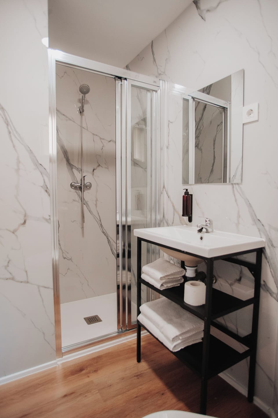 Double Room | Bathroom | Towels, soap, shampoo, toilet paper