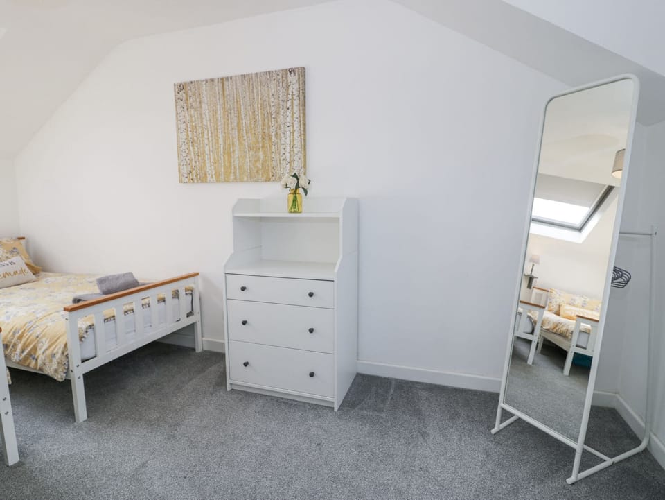 Cottage | 2 bedrooms, individually decorated, individually furnished, free WiFi