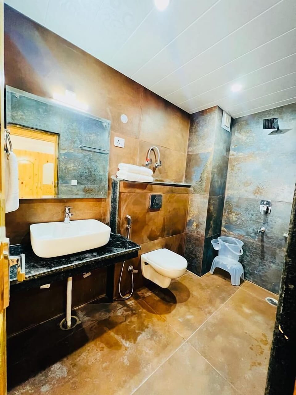 Premium Room with Private Balcony | Bathroom | Shower, free toiletries, towels, soap