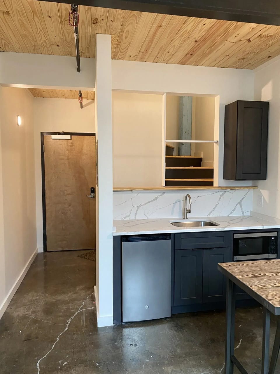 Single Room, Non Smoking, Kitchenette | Private kitchenette | Mini-fridge, microwave, coffee/tea maker, cookware/dishes/utensils