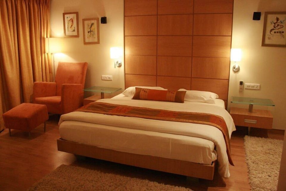 Superior Room | Desk, iron/ironing board, free WiFi, bed sheets